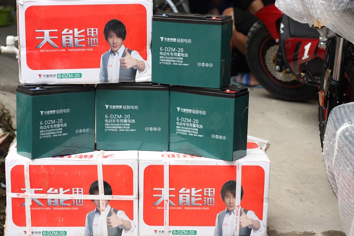 So sánh ắc quy khô và ắc quy nước